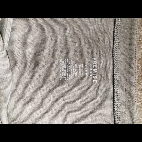 Nice beige cotton top. - Picture 2 of 6